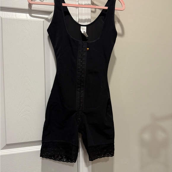 CLAUDIA RAMIREZ Fajas Black Shapewear Bodysuit with Lace Trim - Picture 4 of 10